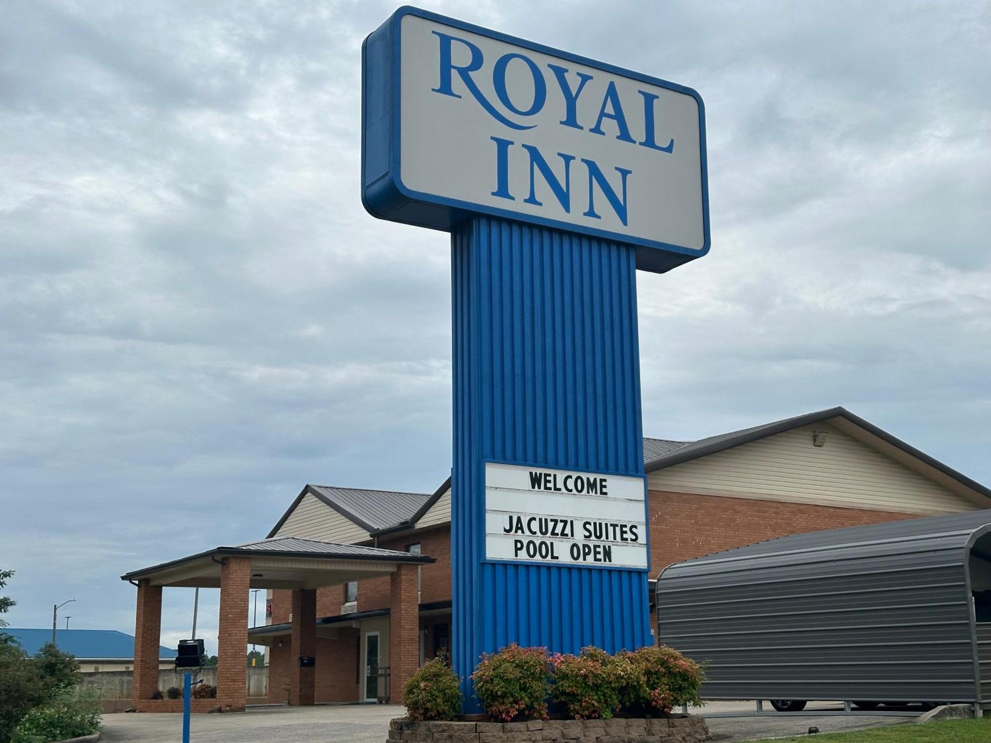 Royal Inn - Anniston Bagian luar foto